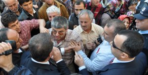 AK PARTİ BİNASINA YÜRÜDÜLER