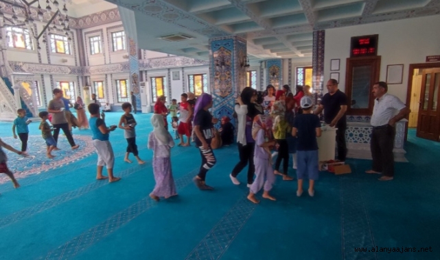 Alanya’da çocuklara bayram harçlığı