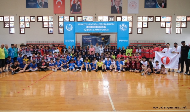 Türkiye Minikler Hentbol Şampiyonası Alanya’da yapıldı