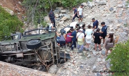 Alanya’da turistleri taşıyan safari cipi şarampole yuvarlandı: 7 yaralı