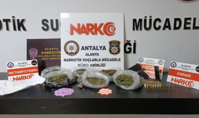 Alanya’da şüphe üzerine durdurulan araçtan uyuşturucu ve silah çıktı