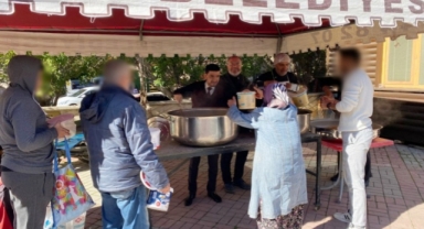 Alanya’da ihtiyaç sahiplerine yemek ikramı başladı