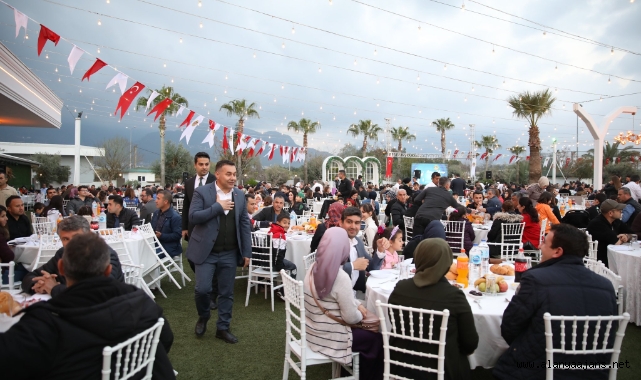 Başkan Yücel, mesai arkadaşları ile iftarda buluştu