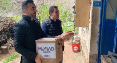 MÜSİAD Alanya Ramazan paketi dağıttı