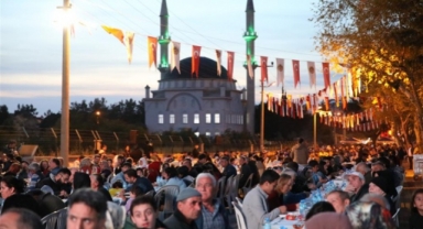 Başkan Yücel Avsallar iftar sofrasında vatandaşlarla buluştu