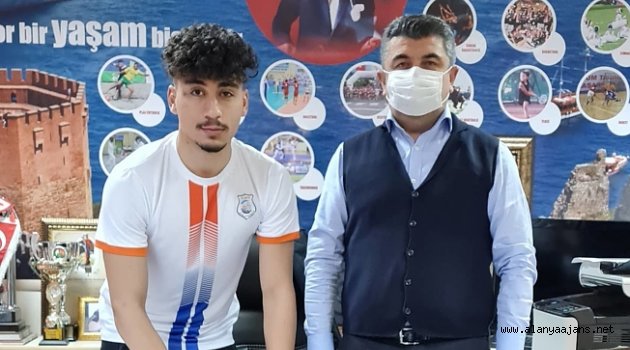 Kestelsporlu futbolcuya milli davet