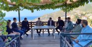 Ak Gençlik'ten huzurevi sakinlerine ikram