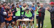 Alanyaspor'da Tzavellas'ın doğum günü kutlandı