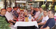 MHP kahvaltıda esnafla buluştu