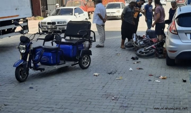 Alanya’da elektrikli bisiklet ile motosiklet çarpıştı: 2 yaralı