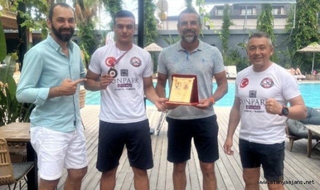 Alanyalı Yiğit'ten bronz madalya