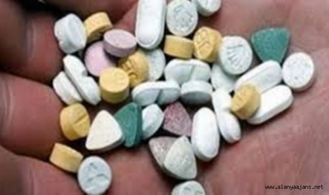Alanya’da hap içerek canına kıymak istedi