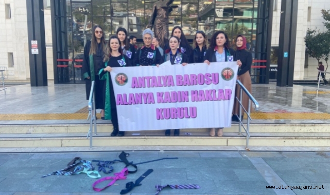 Alanya’da kadın avukatlar erkek şiddetini kravat atarak protesto etti