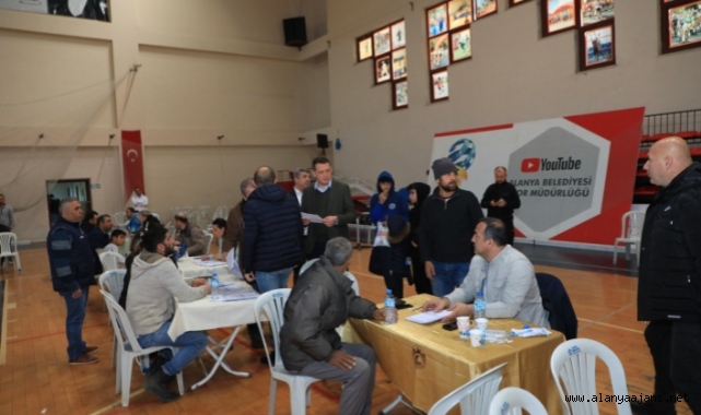 Kaymakam Ürkmezer ‘10 bin depremzede kayıt edildi’ deyip çağrıda bulundu