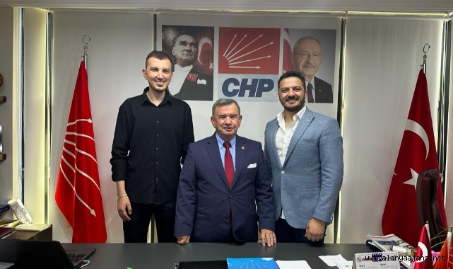 Alanya’da CHP’li gençler kolları sıvadı