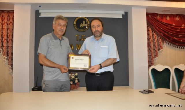 Diyanet İşleri Başkanı Erbaş, Alanya’daki 23 personeli ödüllendirdi