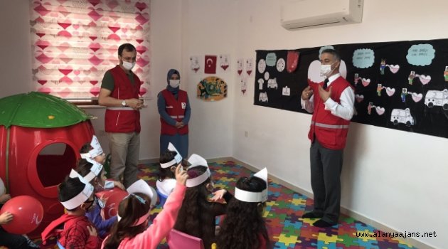 Alanya Kızılay'ı miniklerle buluştu