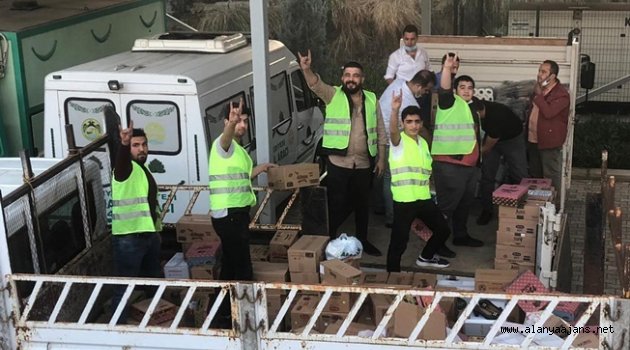Alanya Ülkü Ocakları toplanan malzemeleri teslim etti