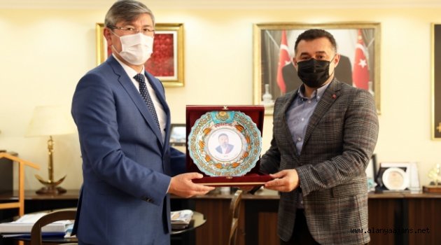 Kazakistan Büyükelçisi, Başkan Yücel’i ziyaret etti