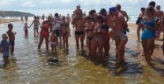 TURİSTLER ÖLÜ İLİ FOTOĞRAF ÇEKTİRDİ